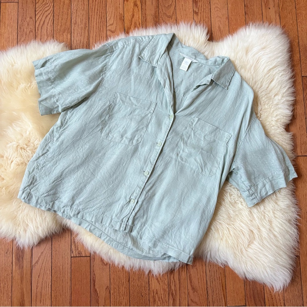 H&M Light Sage Green Button-Down Short-Sleeve Shirt